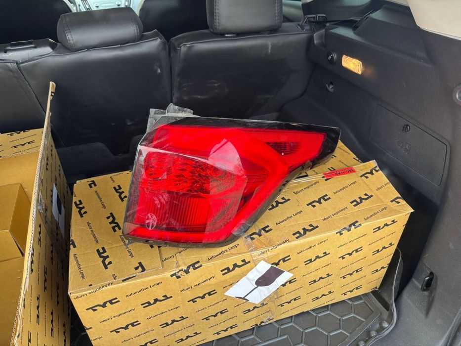 Задні стопи Ford Escape 2019 р