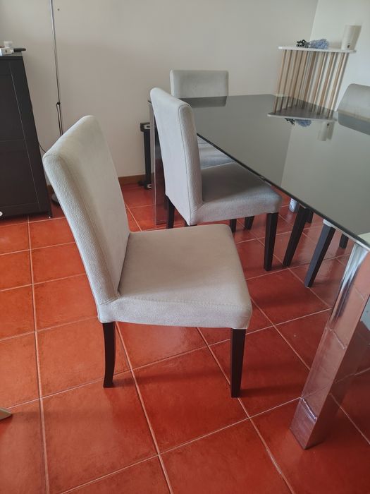 Vendo mesa com 6 cadeiras