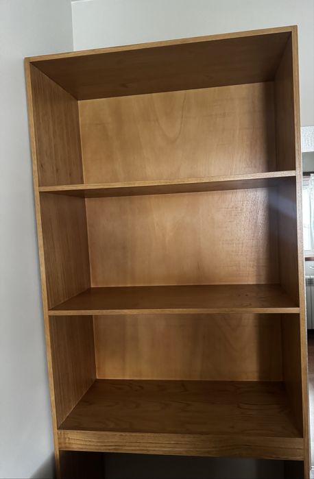 Conjunto de quarto em madeira de carvalho – cama, cómoda e estante