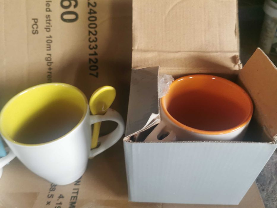 KUBEK CERAMICZNY 4 kolory Z ŁYZECZKA nowe  35 sztuk termodruk