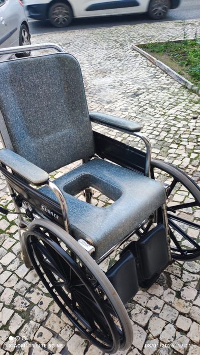 Cadeira de rodas multifunções 80eur.