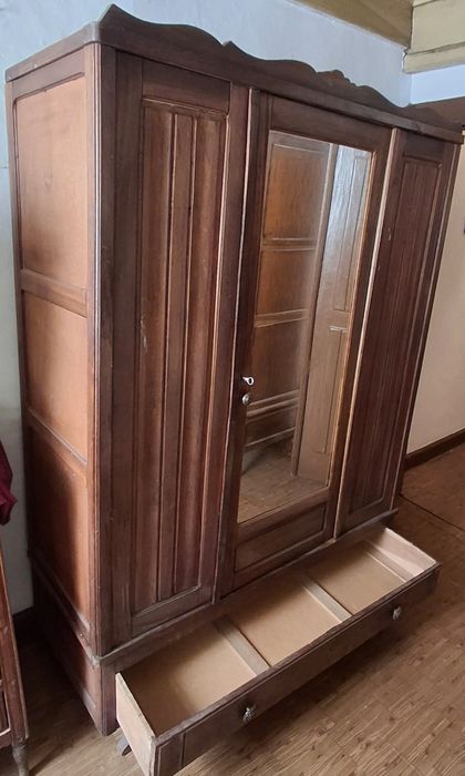 Guarda fatos com 1 porta e uma gaveta