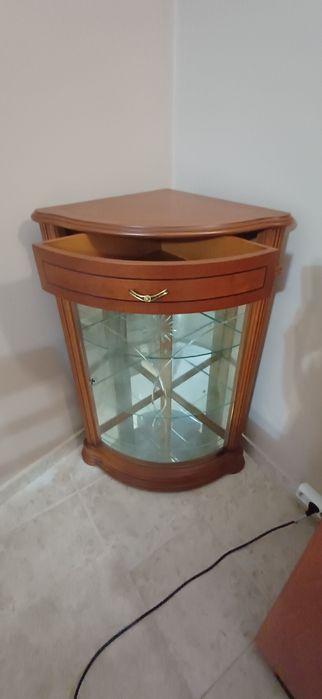 Movel de canto com gaveta , porta de vidro e 3 prateleiras
