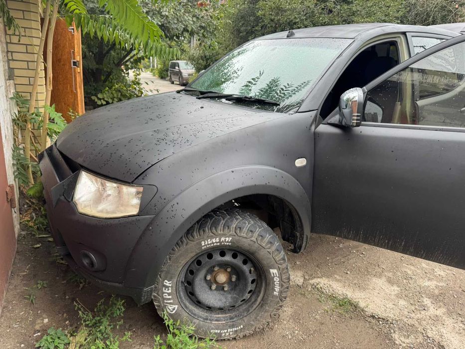 Пікап Mitsubishi L200 Броньований