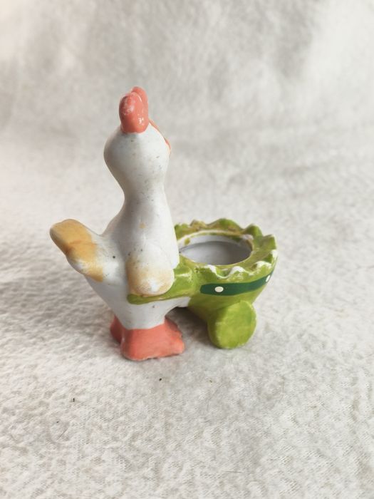 Miniaturowa ceramiczna osłonka na kwiatek kogucik 56