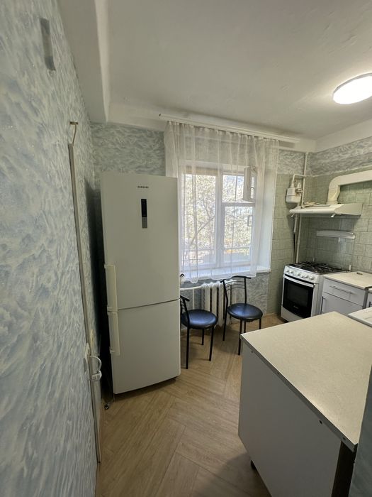 Велика 4 кімнатна квартира під оренду Вишневе