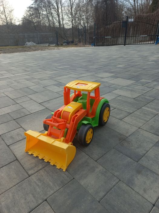 Duży traktor/ładowarka