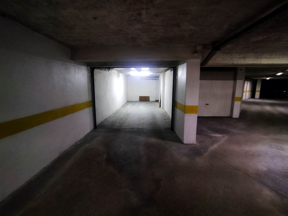 Garagem box, parqueamento, arrecadação, armazém, storage, luz