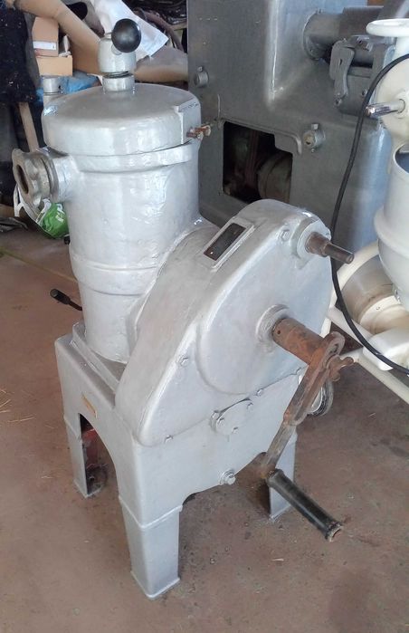 Прибор для фаршировки колбас шприц 20-30кг вертикальний Alexanderwerk