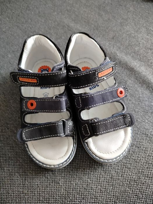 Sandałki chłopięce 23