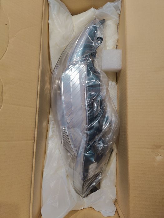 Продам фары новые на тайоту корола