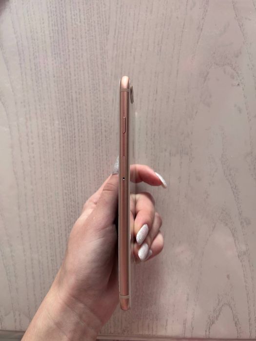 Продам iPhone 8+