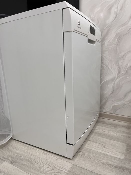 Продам посудомийну машину ELEKTROLUX