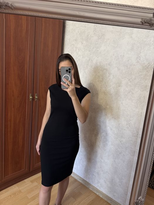 Чорна сукня жіноча