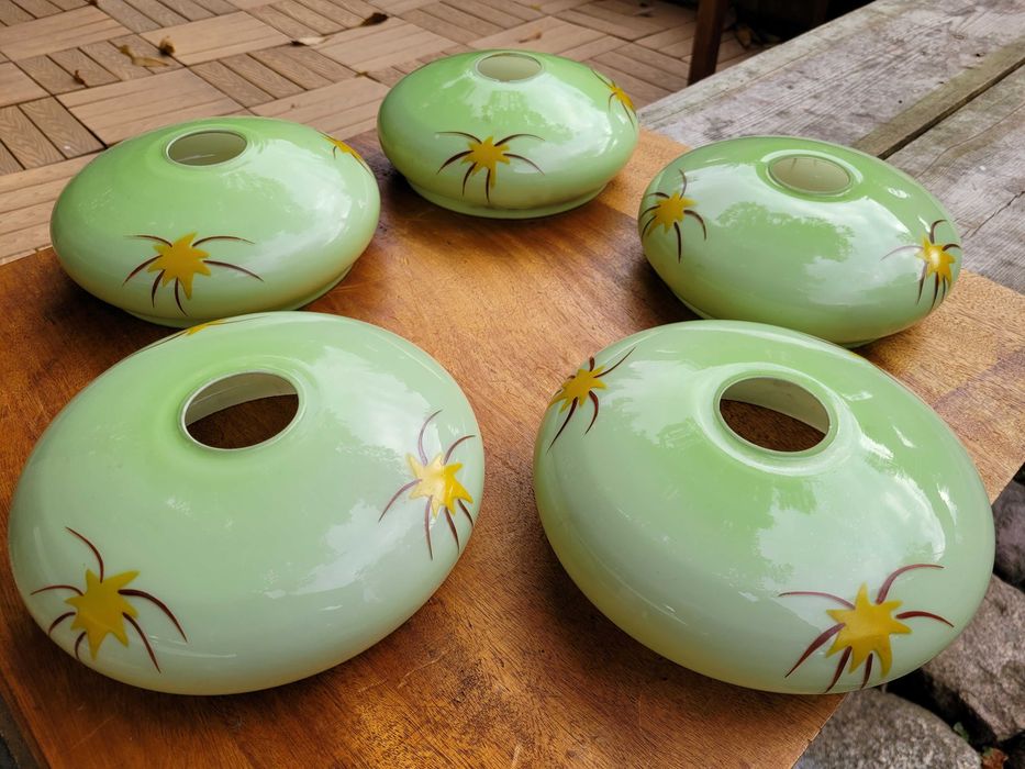 Stare klosze do żyrandola, berety