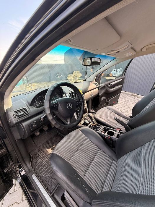 Машина Mercedes a-150