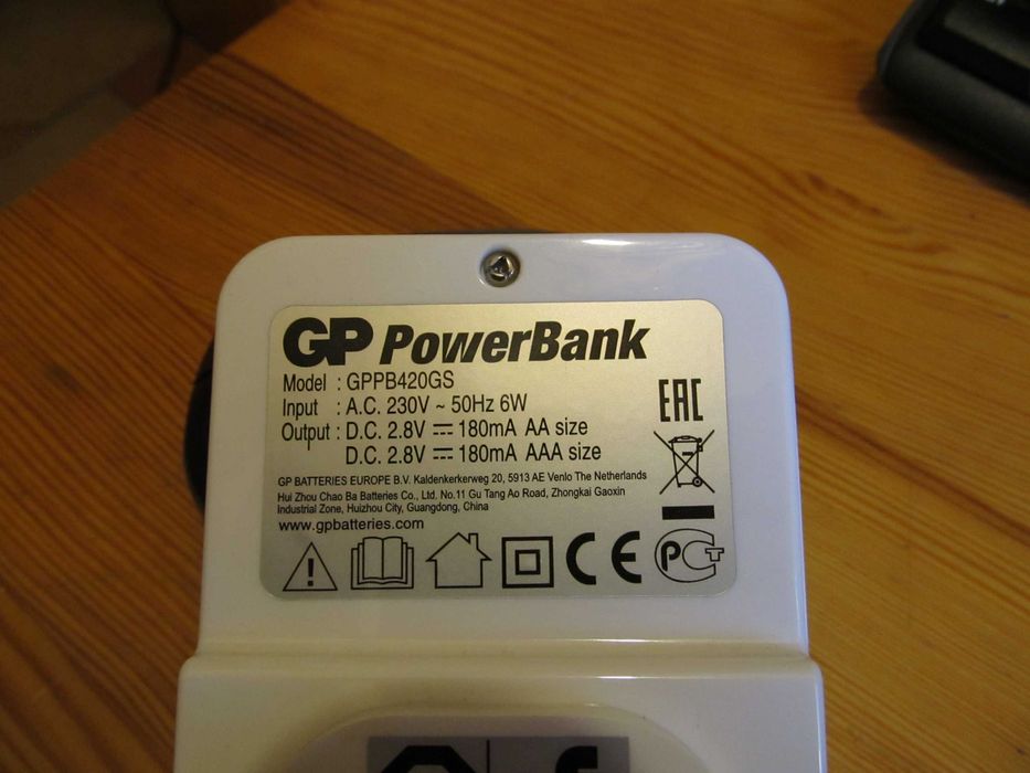 GP PB420GS - ładowarka akumulatorów AA/AAA