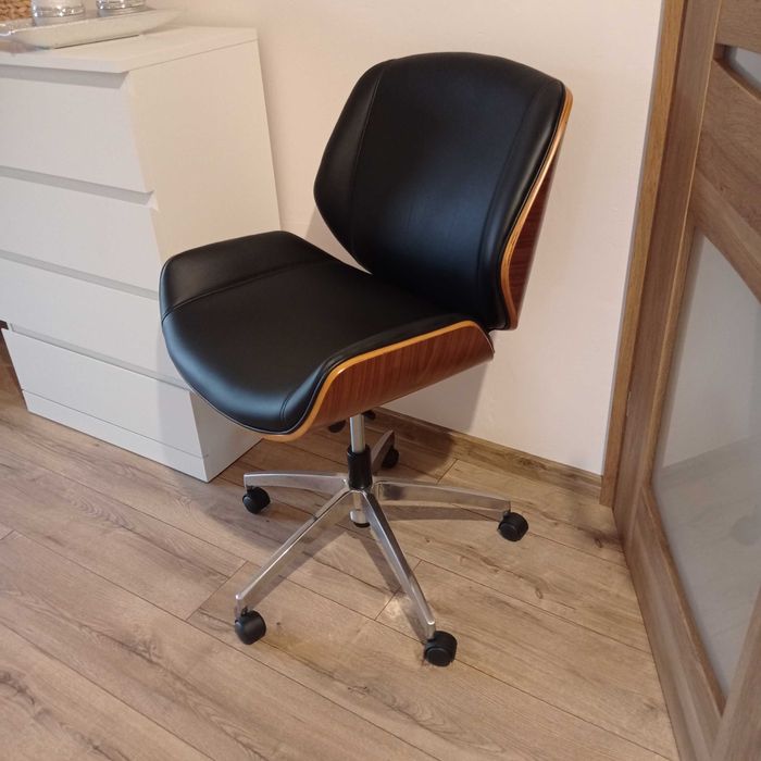 Fotel biurowy drewno plus czarna skóra