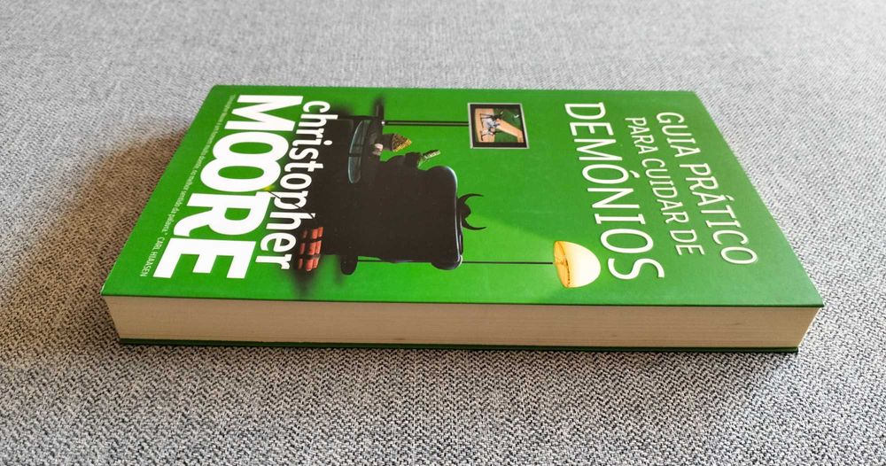 Livro "Guia prático para cuidar de demónios" Roger Moore