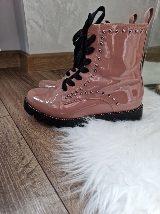 Botki lakierowane z Reserved