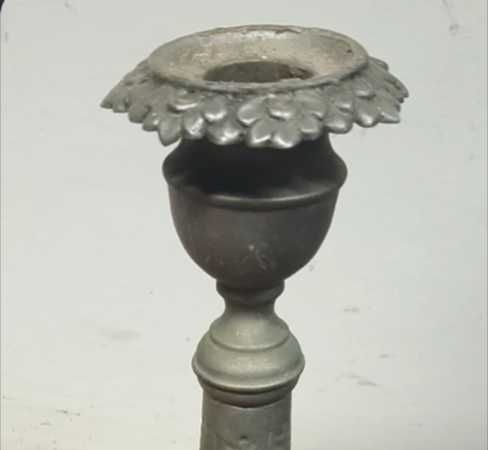 Castiçal em latão ornamentado