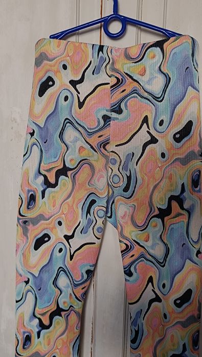 Яскраві кльош штані