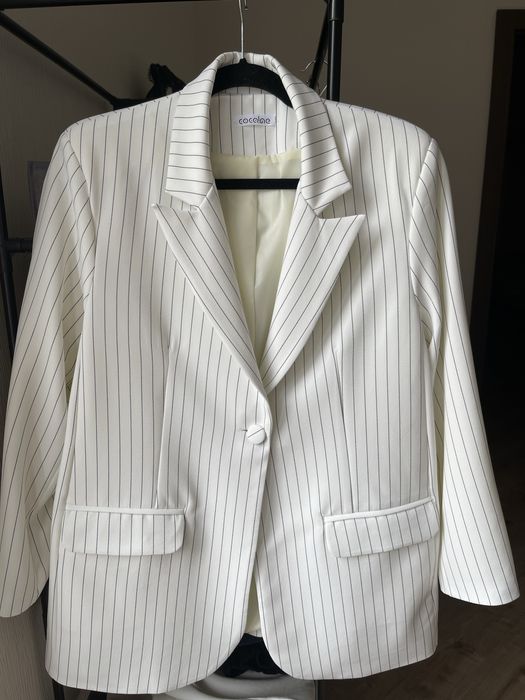 Пиджак молочный в тонкую полоску