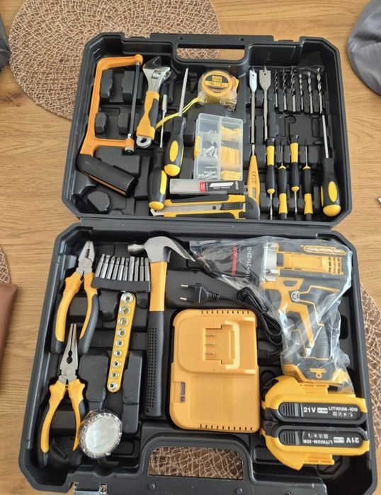 Kit aparafusadora  com funcao de impactocom ferramentas