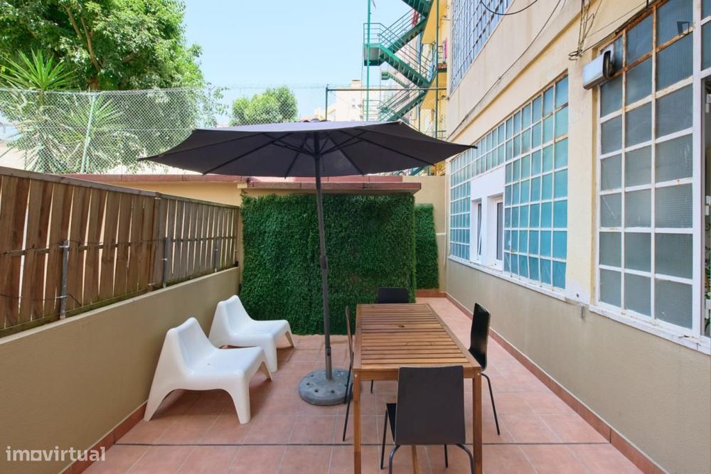 Quarto - localizado em Alameda Lisbon