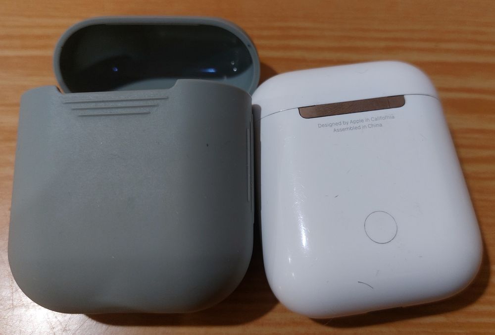 Кейс для airpods 1 оригинал.