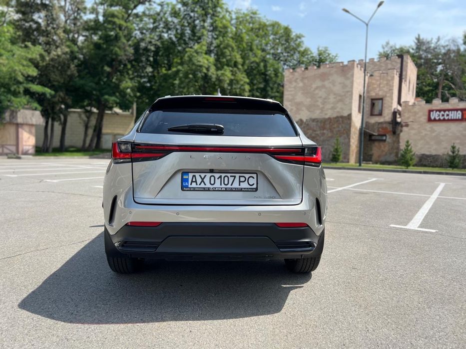 Продам машину лексус NX 250