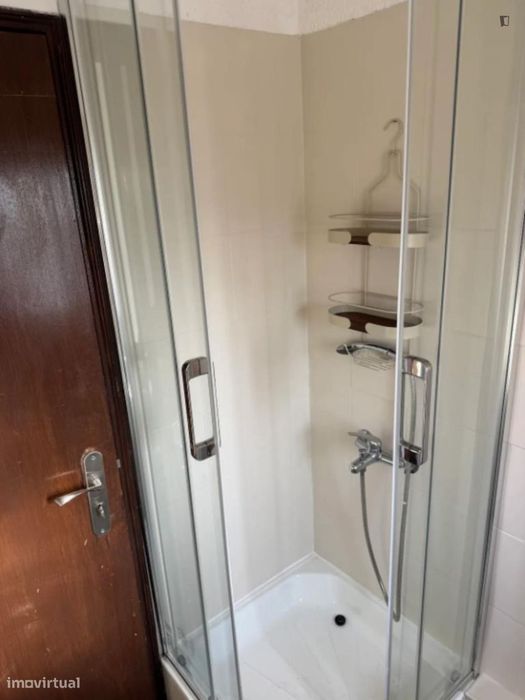Quarto - localizado em Setubal