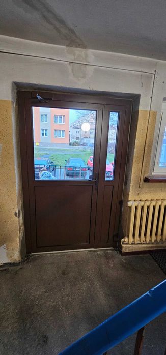 Drzwi Aluminiowe zewnętrzne , wewnątrz klatkowe