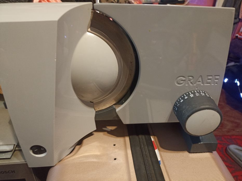 Єлектричний слайсер Graef.