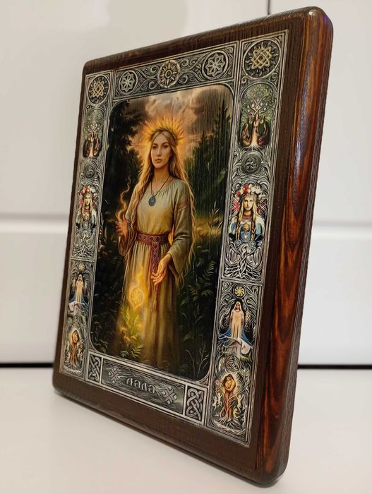 Образ Богині Лади на дереві