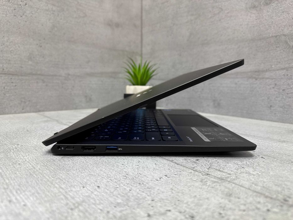 Сенсорний ноутбук Gateway GWTC51427-BK/i5-1235u/512gb ssd