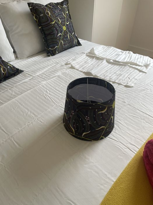 Comjunto almofadas, manta e abat jour