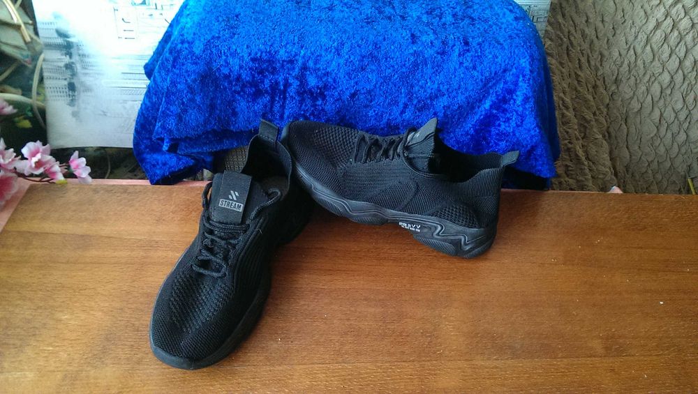 Чёрные кроссовки Stream 37-й размер, 23см стелька прекрасное состояние