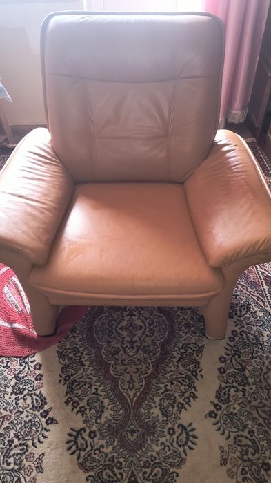 Крісло шкіряне з пуфом
