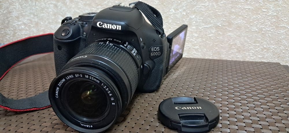 Продам фотокамеру Canon 600d