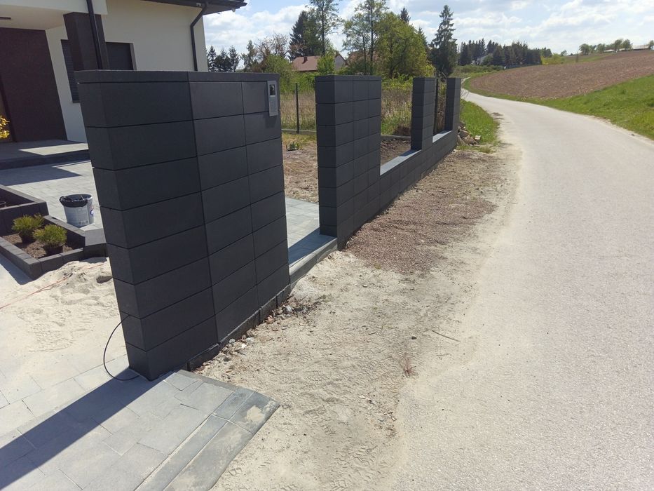 Układanie kostki brukowej, montaż ogrodzeń