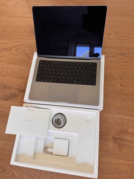 Mac Book Pro m3 2023 16gb RAM 512gb SSD