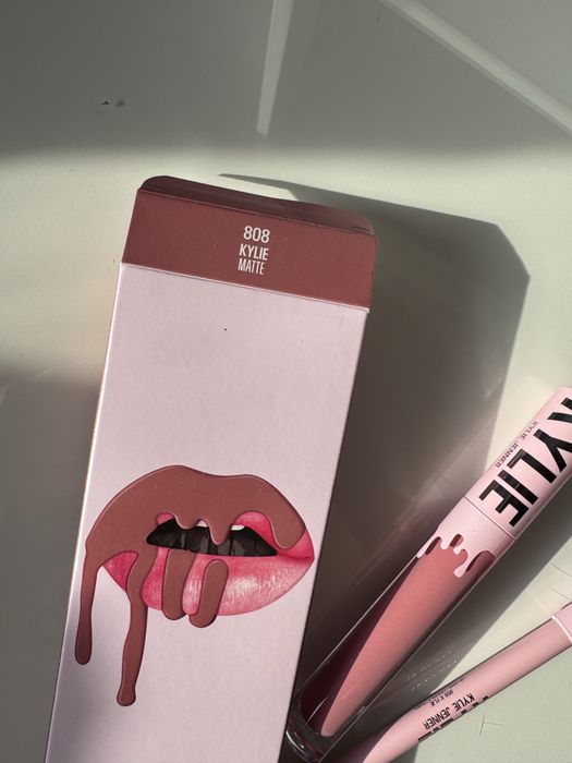 Lip Kit Kylie Cosmetics Kylie 808