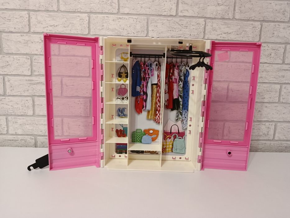 Szafa na ubranka Barbie