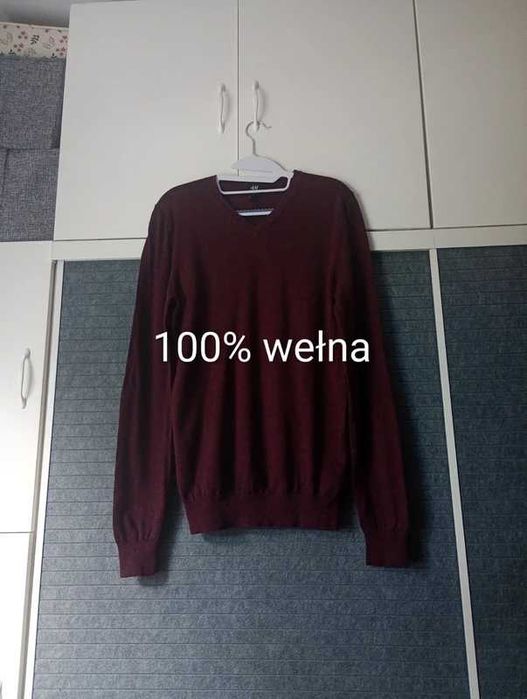 Lekki wełniany sweter w serek