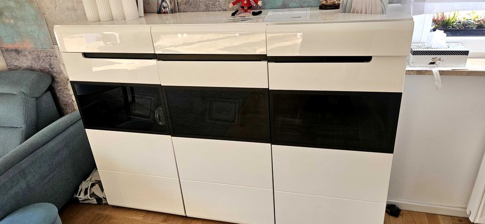 Komoda szafka z szufladami front w połysku