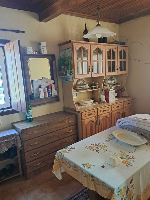 Alugo casa antiga habitável