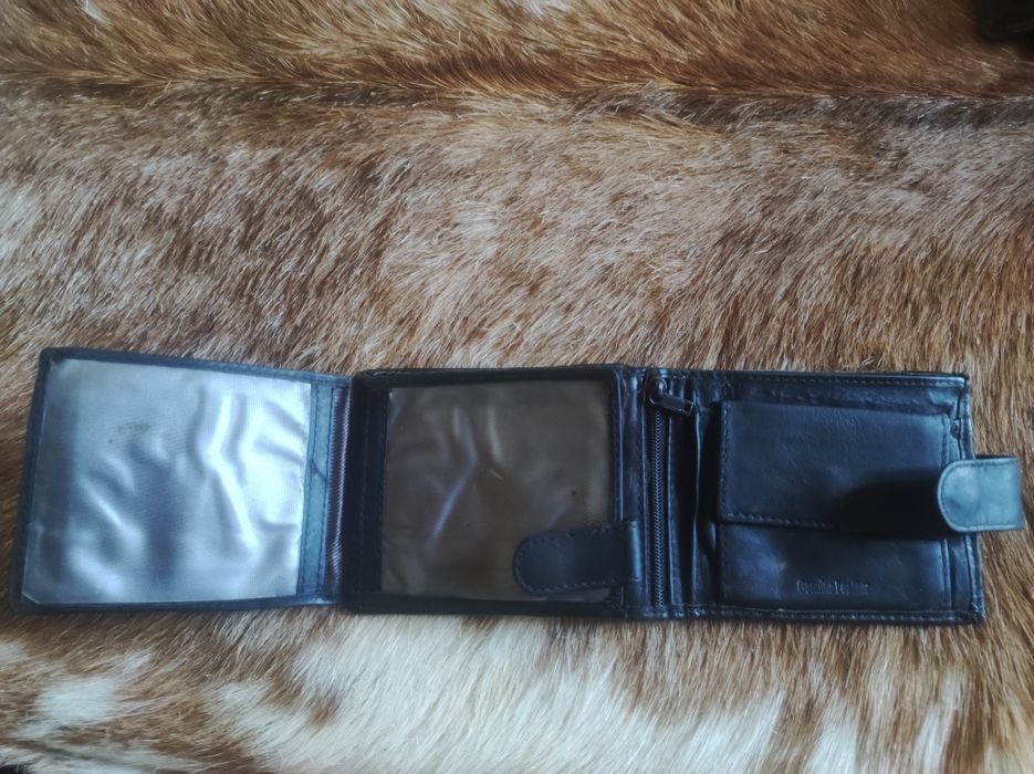 Carteira em pele genuína