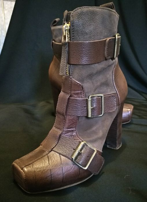 Шкіряні ботильйони від Alexander McQueen