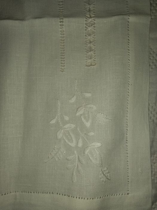 Panos de linho bordados